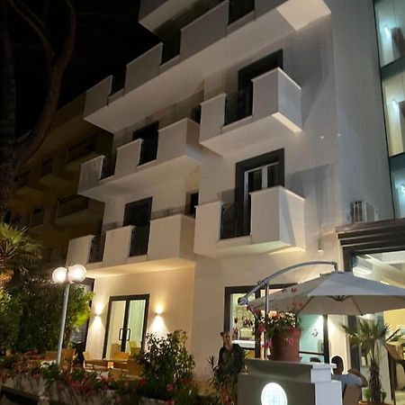 Hotel Trieste Riccione Exteriör bild