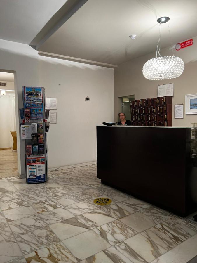 Hotel Trieste Riccione Exteriör bild
